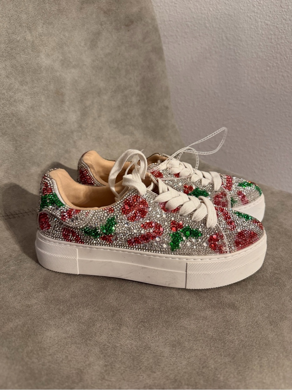 NWT Betsey Johnson Sidny Holiday Holly Print Rhinestone Platform Sneakers Sz 6,5 - Picture 10 of 16